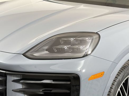 Used 2026 Porsche Cayenne AWD/4WD image 13