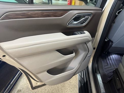 Used 2022 Chevrolet Tahoe LT w/ LT Signature Plus Package image 11