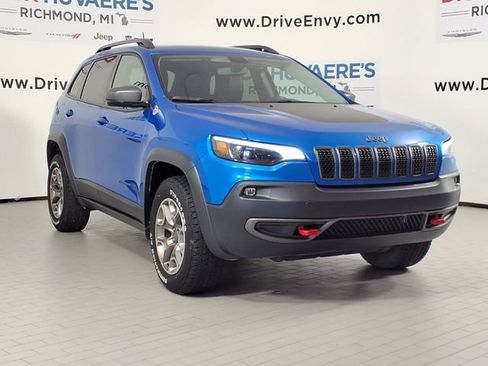 Used 2020 Jeep Cherokee Trailhawk w/ Cold Weather Group AWD/4WD image 3