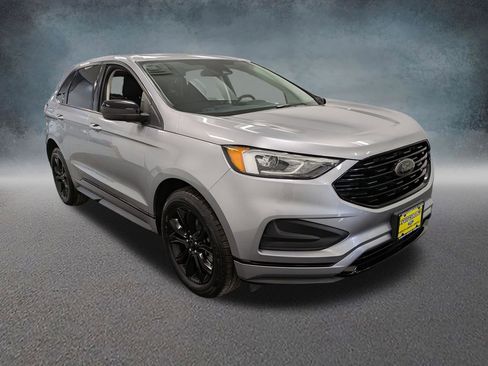 Used 2022 Ford Edge SE w/ Black Appearance Package AWD/4WD image 3