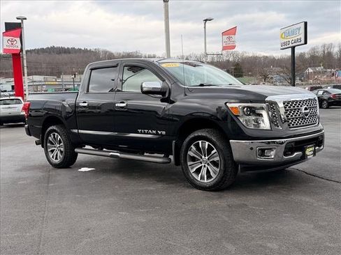 Used 2018 Nissan Titan SV w/ SV Convenience Package image 1