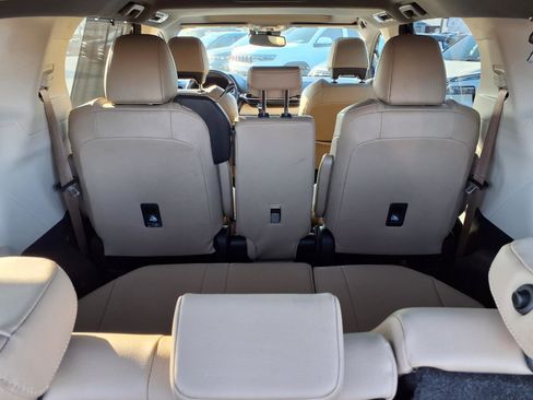 Used 2024 Toyota Sienna XLE image 31