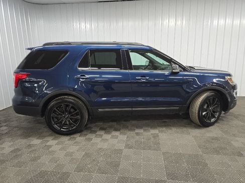 Used 2017 Ford Explorer XLT w/ Equipment Group 202A FWD image 2