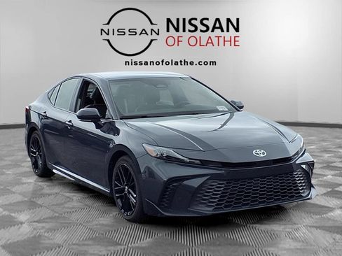 Used 2025 Toyota Camry SE FWD image 30