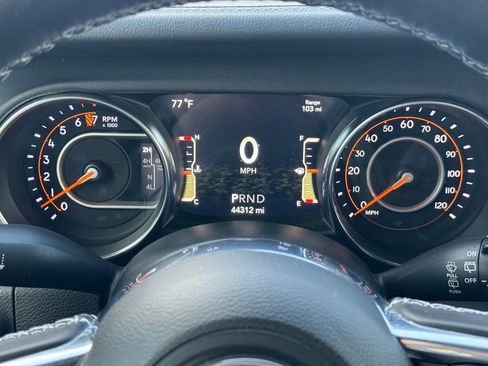 Used 2021 Jeep Wrangler Unlimited Sahara AWD/4WD image 32