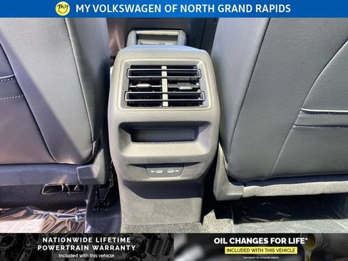 New 2026 Volkswagen Tiguan SE R-Line AWD/4WD image 17