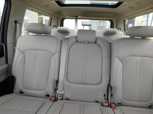 New 2024 Jeep Wagoneer 4WD w/ Premium Group I image 24