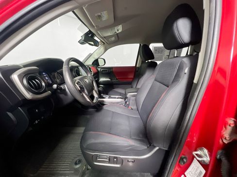 Used 2022 Toyota Tacoma SR5 w/ Technology Package image 14