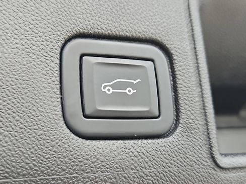 Used 2022 GMC Terrain SLT image 18