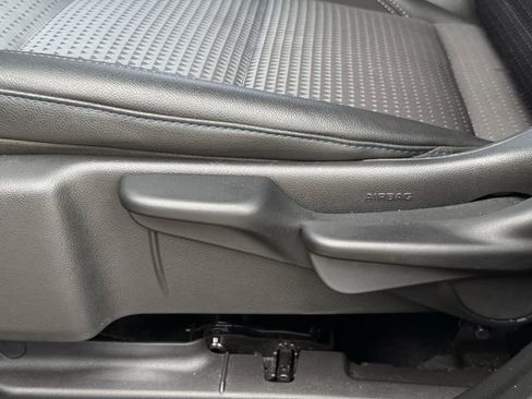 Used 2025 Chevrolet Trax LT image 28