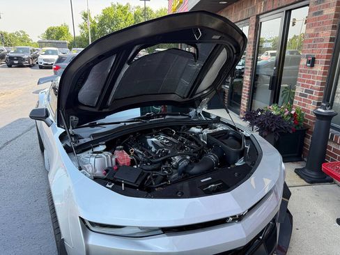 Used 2017 Chevrolet Camaro SS RWD image 15