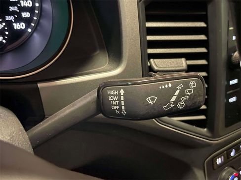 Used 2020 Volkswagen Atlas Cross Sport SE image 24