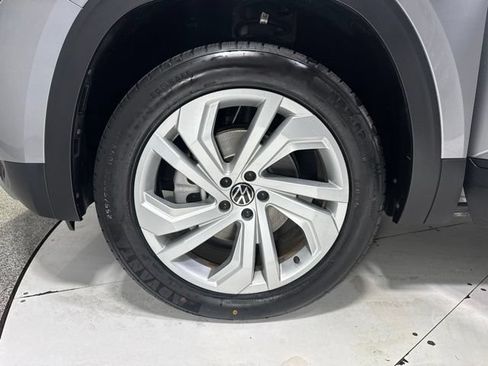 Used 2022 Volkswagen Atlas SE w/ Panoramic Sunroof Package FWD image 8