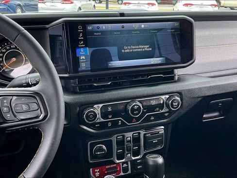 Used 2024 Jeep Gladiator Sport image 9