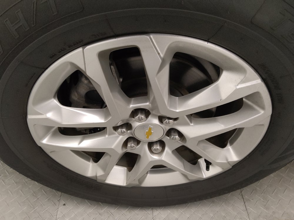Used 2021 Chevrolet Traverse LS FWD image 31