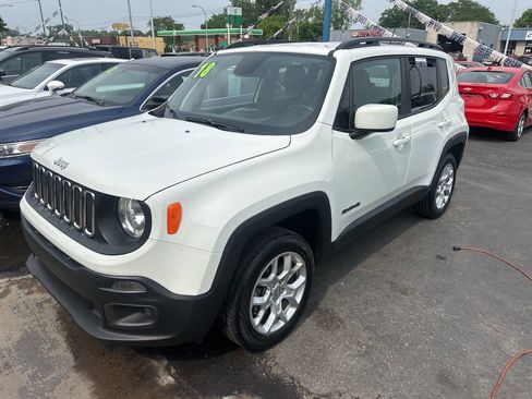 Used 2018 Jeep Renegade Latitude w/ Cold Weather Group image 18