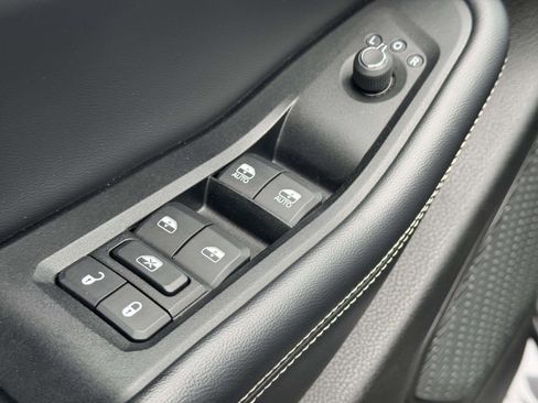 Used 2023 Jeep Grand Cherokee L Limited AWD/4WD image 17