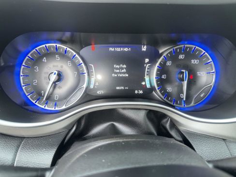 Used 2020 Chrysler Pacifica Touring-L image 25