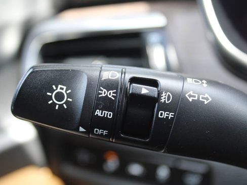 Used 2022 Kia Telluride SX w/ Towing Package FWD image 32