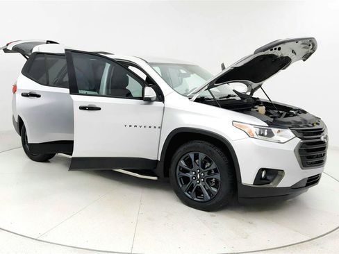 Used 2021 Chevrolet Traverse RS FWD image 12