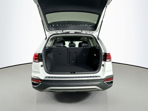 Certified 2023 Volkswagen Taos SE w/ Panoramic Sunroof Package image 25