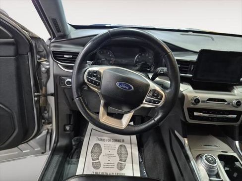 Used 2021 Ford Explorer XLT w/ Equipment Group 202A image 13