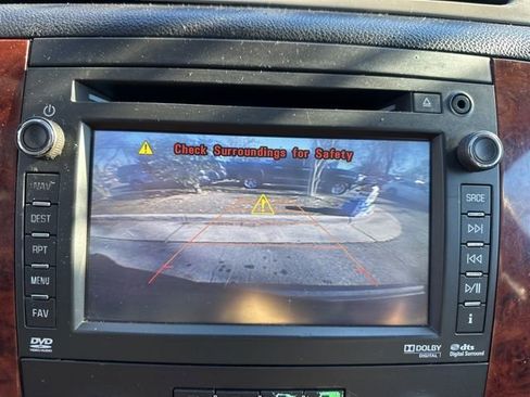 Used 2014 Chevrolet Suburban LTZ image 15