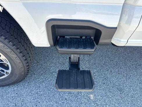 New 2026 Ford F250 Platinum w/ Platinum Plus Package AWD/4WD image 19