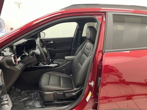 Used 2025 Chevrolet Trax RS w/ Driver Confidence Package FWD image 9