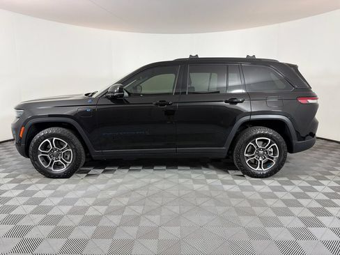 Used 2023 Jeep Grand Cherokee Trailhawk w/ Advanced Protech Group II AWD/4WD image 6