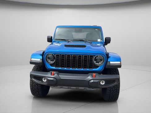 Used 2025 Jeep Gladiator Mojave w/ Convenience Group AWD/4WD image 16