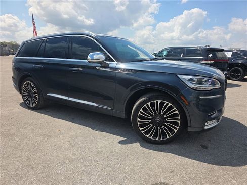 Used 2022 Lincoln Aviator Black Label w/ Class IV Trailer Tow Package image 28