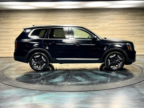 Used 2023 Kia Telluride EX w/ EX Captain's Chair Package AWD/4WD image 21