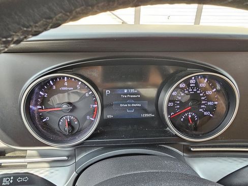 Used 2022 Kia Carnival LX FWD image 20