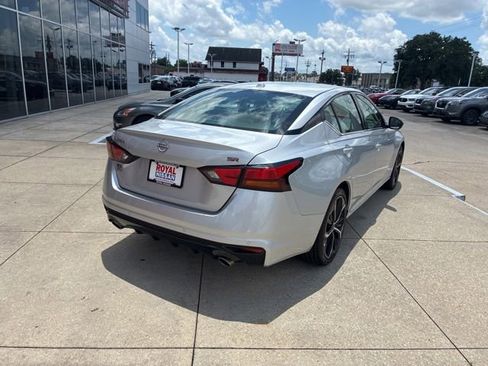 Used 2024 Nissan Altima 2.5 SR FWD image 7