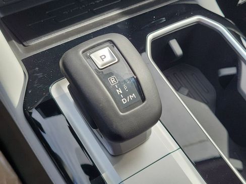 New 2025 Mitsubishi Outlander SE image 19