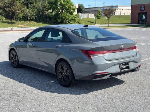 Used 2021 Hyundai Elantra SEL FWD image 6