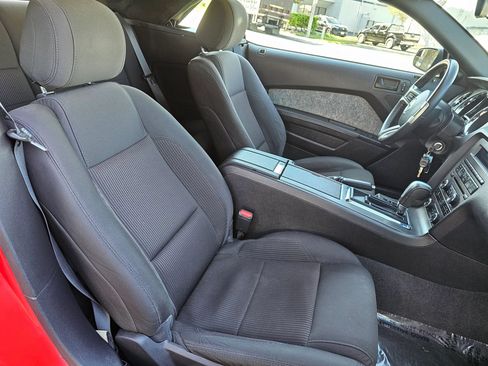 Used 2013 Ford Mustang Convertible RWD image 18