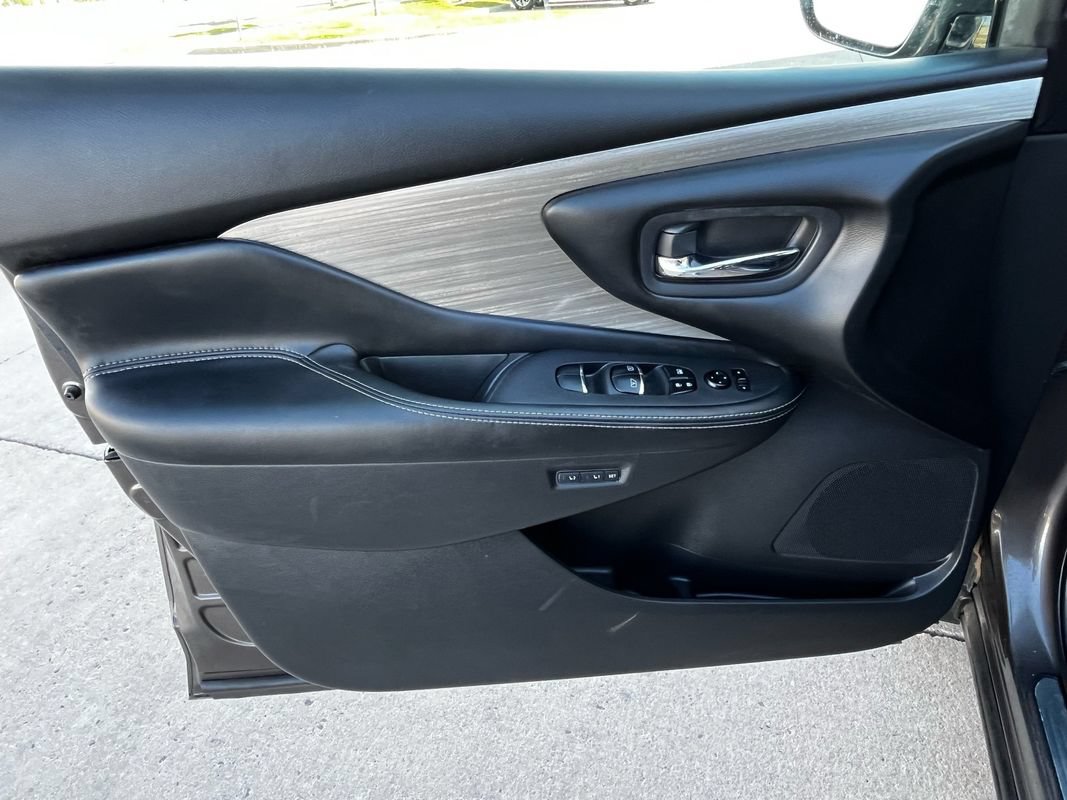 Used 2016 Nissan Murano Platinum w/ Platinum Technology Package FWD image 9