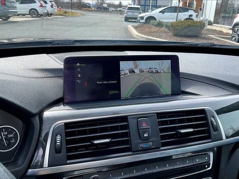 Used 2018 BMW 330i Gran Turismo xDrive image 14