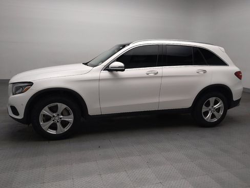 Used 2018 Mercedes-Benz GLC 300 w/ Premium Package image 2