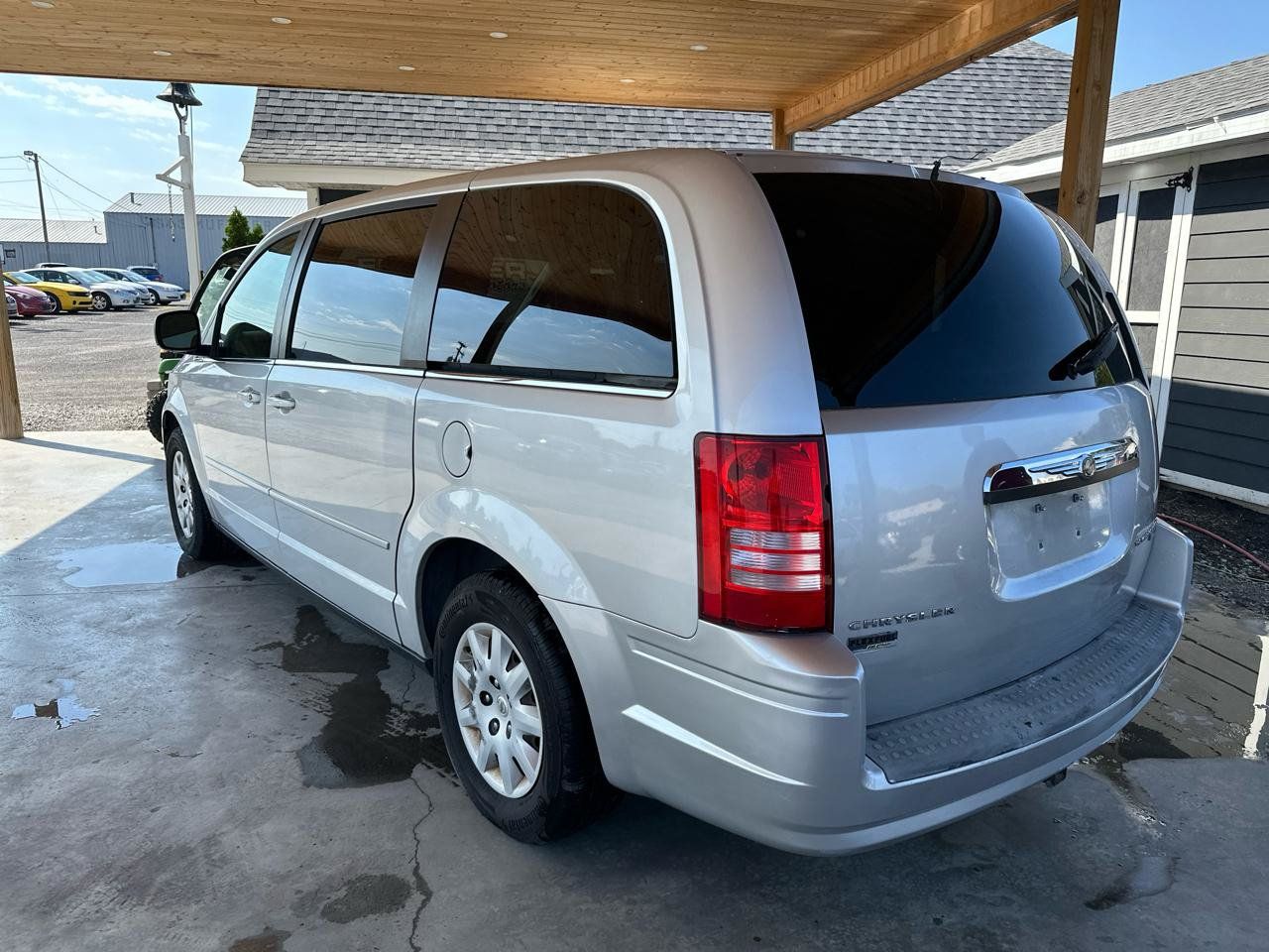 Used 2009 Chrysler Town & Country LX w/ PWR Convenience Group FWD image 9