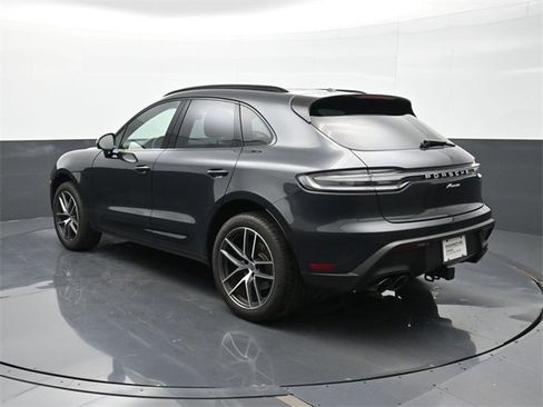 Used 2025 Porsche Macan image 3