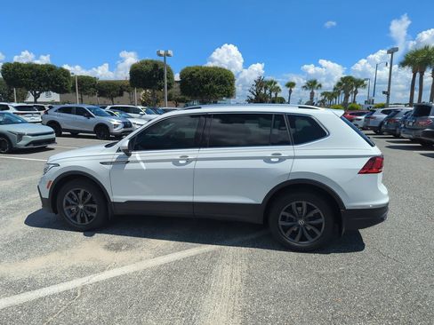 Used 2024 Volkswagen Tiguan SE FWD image 10