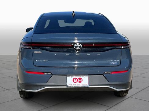 Used 2025 Toyota Crown Limited image 5