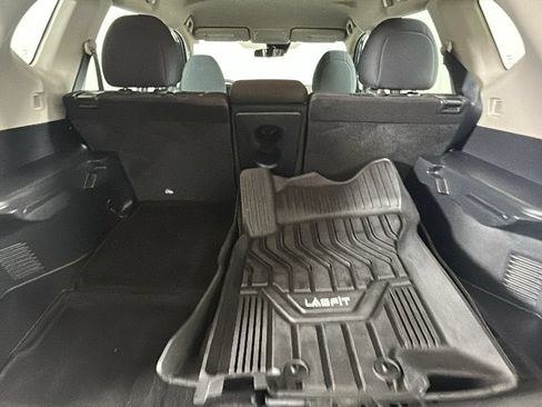 Used 2020 Nissan Rogue S FWD image 32
