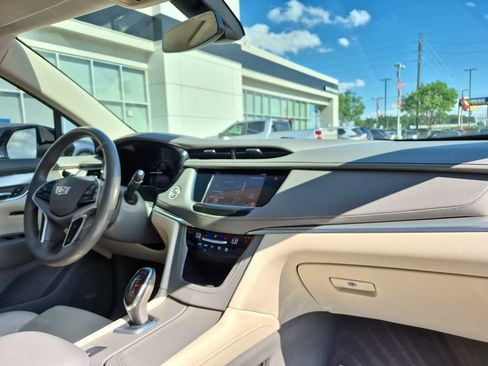 Used 2017 Cadillac XT5 Luxury FWD image 25