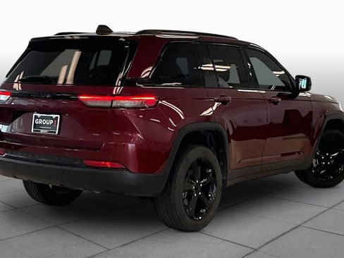 Used 2023 Jeep Grand Cherokee Altitude RWD image 12
