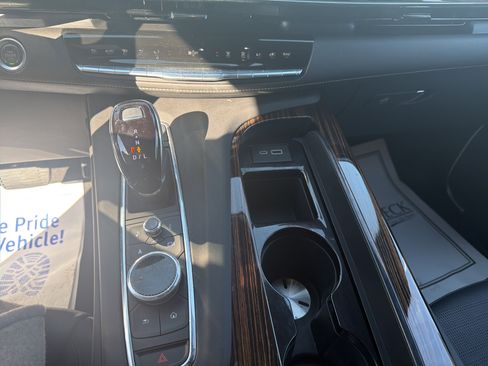 Certified 2024 Cadillac Escalade Premium Luxury w/ Performance Package image 19