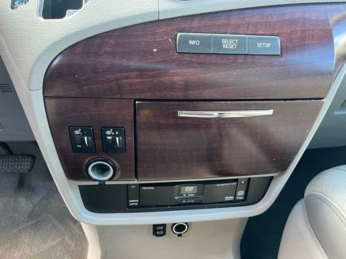 Used 2013 Toyota Sienna Limited w/ Premium Pkg image 38